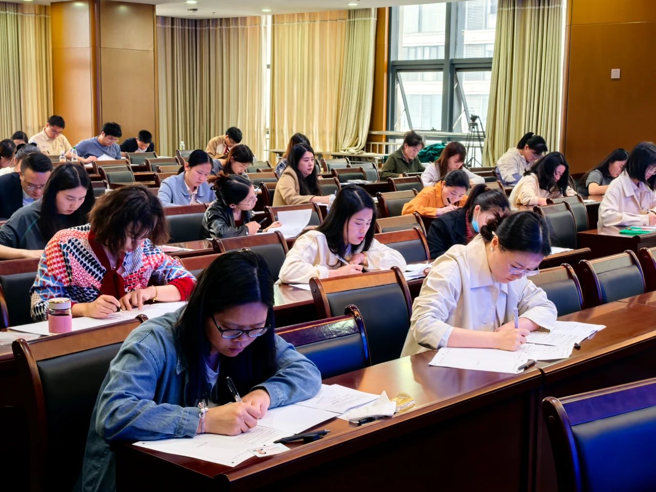 通城城發集團2025年上半年第一批公開招...